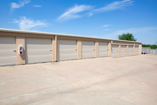 Facility photo: //images.sparefoot.com/medium/2416316960007e3afcb.jpg