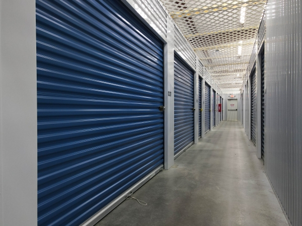 Facility photo: //images.sparefoot.com/medium/2416366883aa66e45e1.jpg