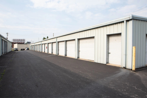 Facility photo: //images.sparefoot.com/medium/2416396883ced3f00d8.png