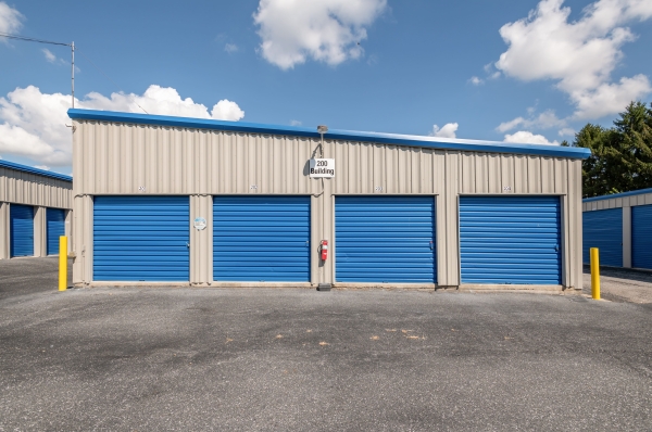 Facility photo: //images.sparefoot.com/medium/24163968d54fed8959b.jpg