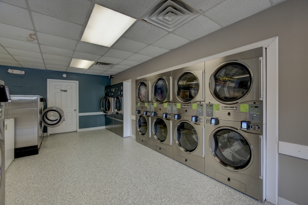 Facility photo: //images.sparefoot.com/medium/241640688bdfe274981.jpg