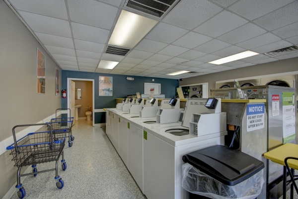 Facility photo: //images.sparefoot.com/medium/241640688bdff09c77f.jpg