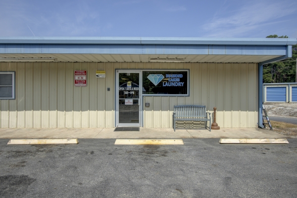 Facility photo: //images.sparefoot.com/medium/241640688cc126e5473.jpg