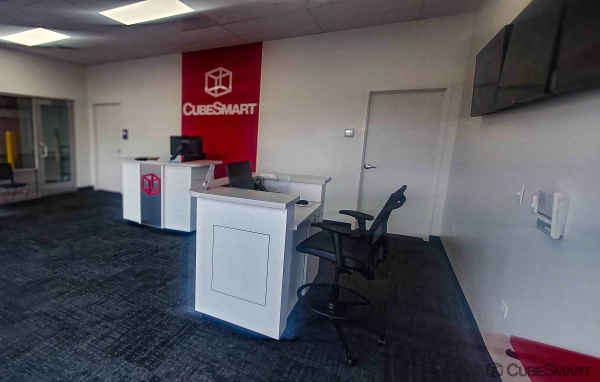 Facility photo: //images.sparefoot.com/medium/24164168946572e259b.jpg