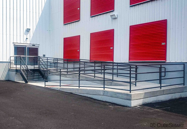 Facility photo: //images.sparefoot.com/medium/24164169031b5cf1e02.jpg