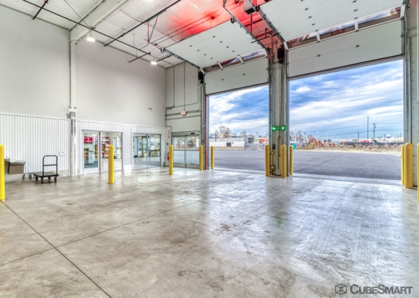 Facility photo: //images.sparefoot.com/medium/241641693a8a3f6cd3e.jpg