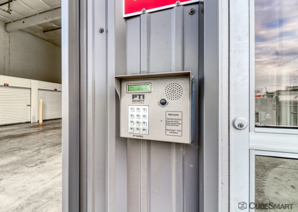 Facility photo: //images.sparefoot.com/medium/24164169f6fa2cefb31.jpg