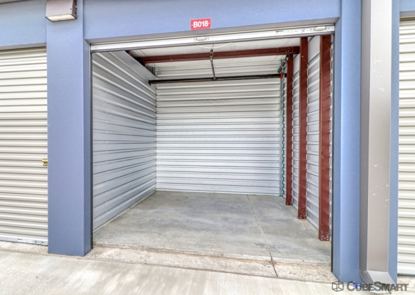 Facility photo: //images.sparefoot.com/medium/24164269f70c0275442.jpg