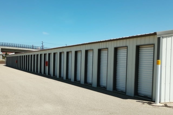 Facility photo: //images.sparefoot.com/medium/24164469f5fc28c12a4.jpg