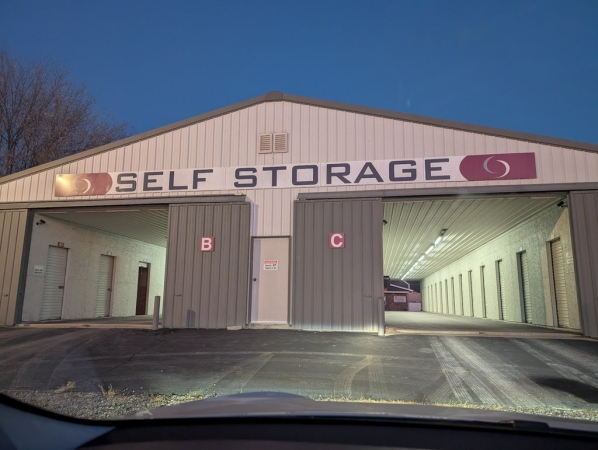 Facility photo: //images.sparefoot.com/medium/241646688391d878fe8.jpg