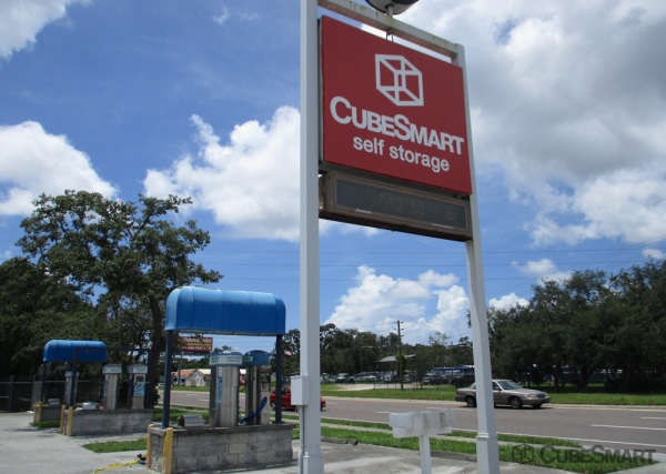 Facility photo: //images.sparefoot.com/medium/2416526890583281fc2.jpg