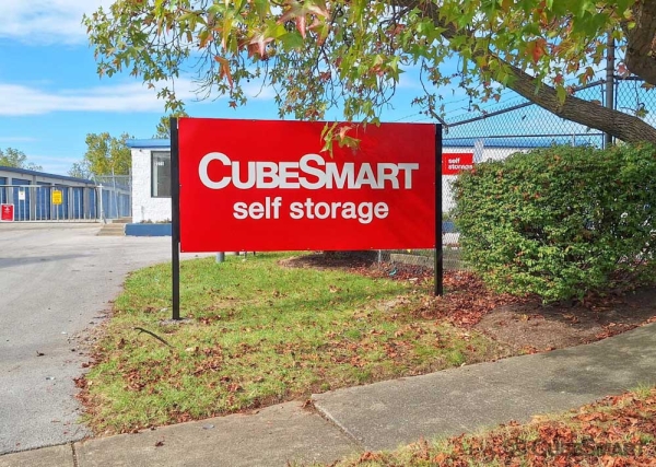 Facility photo: //images.sparefoot.com/medium/24165369f5ab4e8e338.jpg