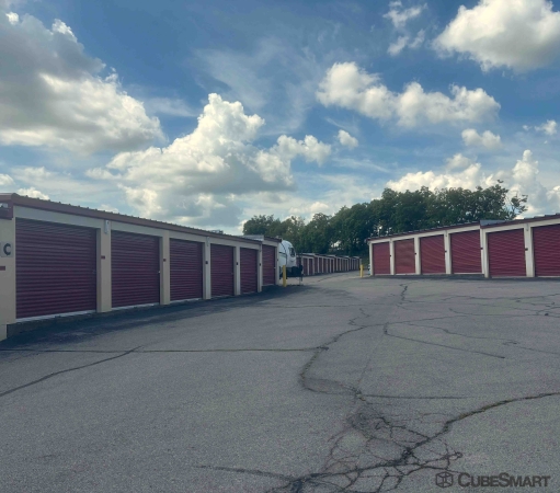 Facility photo: //images.sparefoot.com/medium/241654691edbd955dbc.jpg