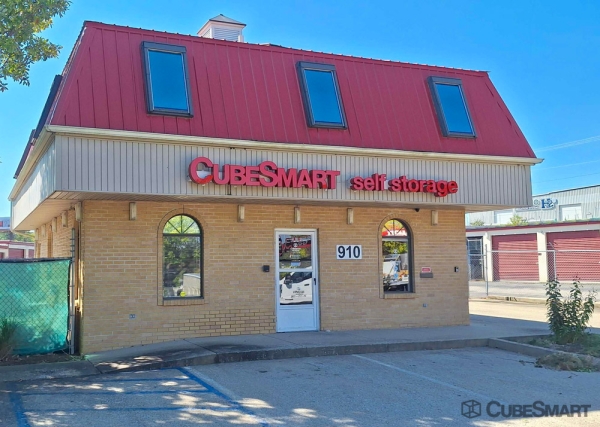 Facility photo: //images.sparefoot.com/medium/2416546958cc6479934.jpg