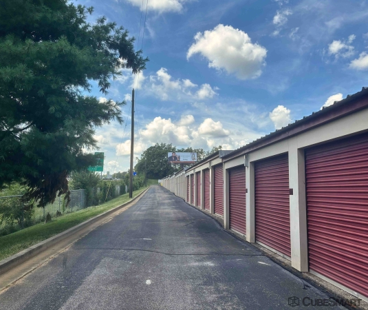 Facility photo: //images.sparefoot.com/medium/2416546985a6f4750a7.jpg