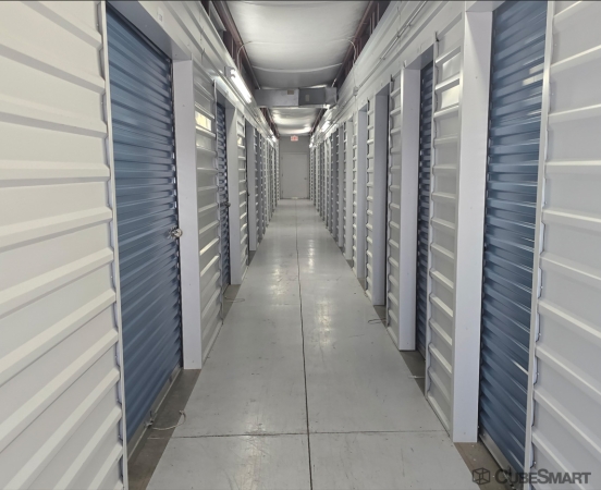 Facility photo: //images.sparefoot.com/medium/241655689c39017161d.jpg