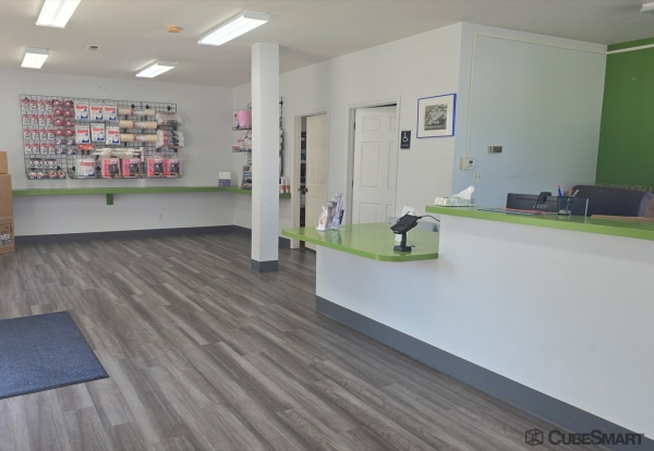 Facility photo: //images.sparefoot.com/medium/2416556943bbd6e0ba4.jpg