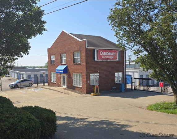 Facility photo: //images.sparefoot.com/medium/2416556985a7066dde6.jpg