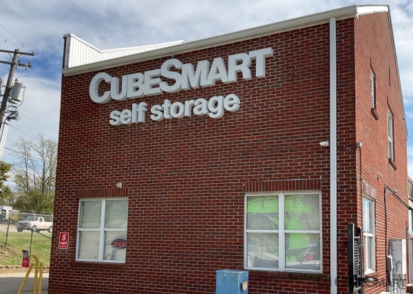 Facility photo: //images.sparefoot.com/medium/24165569ddf38ab7fb7.jpg