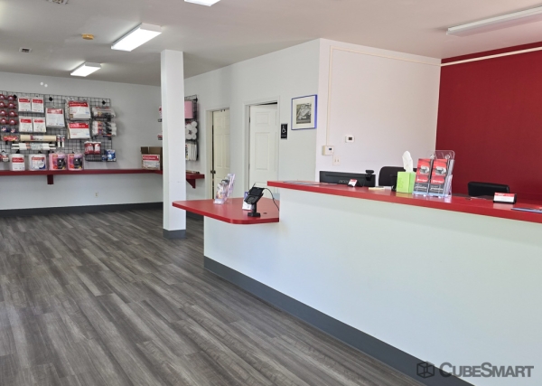 Facility photo: //images.sparefoot.com/medium/24165569ddf38bc27f2.jpg