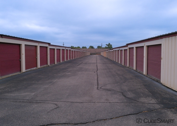 Facility photo: //images.sparefoot.com/medium/2416566a194d4e9e33c.jpg