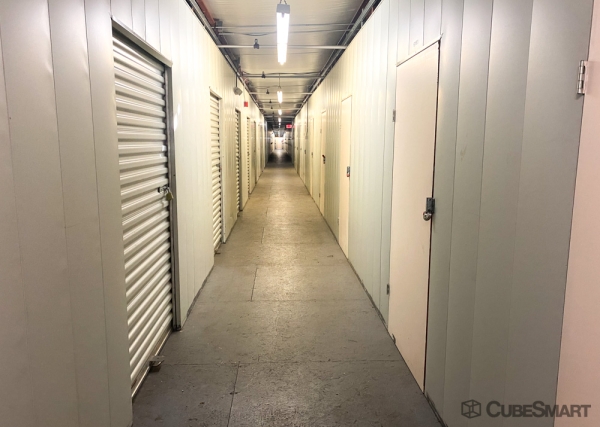 Facility photo: //images.sparefoot.com/medium/24165768ca697e4d3f7.jpg