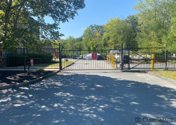 Facility photo: //images.sparefoot.com/medium/241657695f70f5d3383.jpg