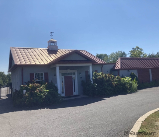 Facility photo: //images.sparefoot.com/medium/241658689c417204b1b.jpg