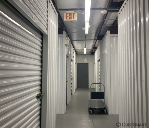 Facility photo: //images.sparefoot.com/medium/241658689c4176a1443.jpg