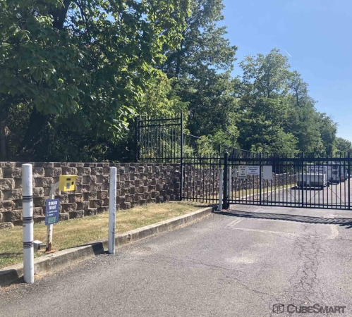 Facility photo: //images.sparefoot.com/medium/24165868b021d8211dc.jpg
