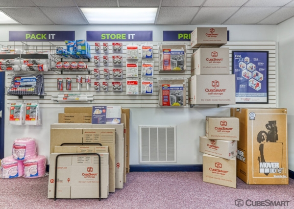 Facility photo: //images.sparefoot.com/medium/241658695f7e8e07eb8.jpg