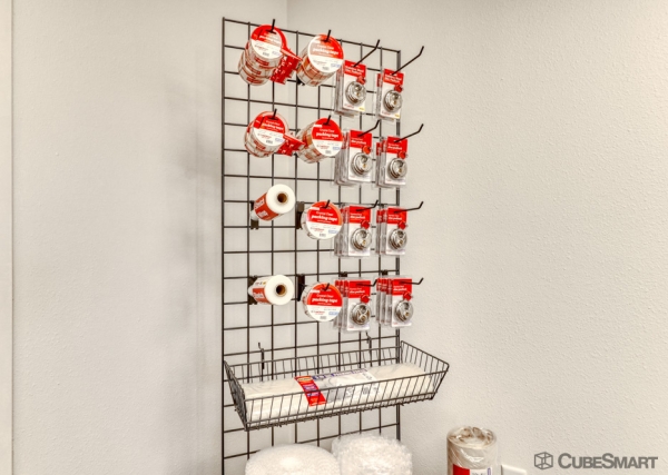 Facility photo: //images.sparefoot.com/medium/241659695f8878cf91e.jpg