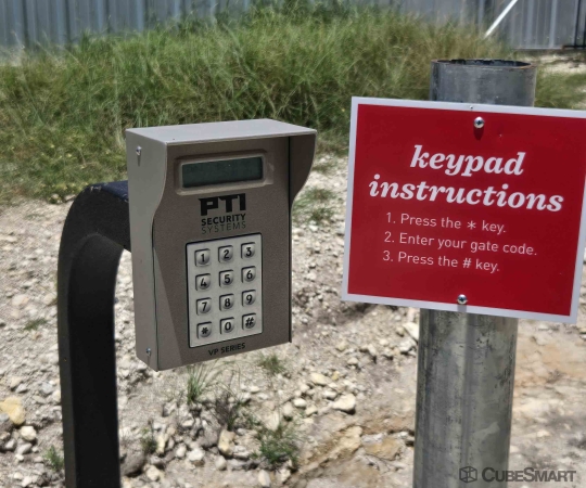 Facility photo: //images.sparefoot.com/medium/2416606943cf5061dd3.jpg