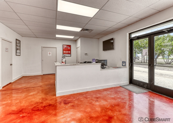 Facility photo: //images.sparefoot.com/medium/241660695cdbd9e4255.jpg