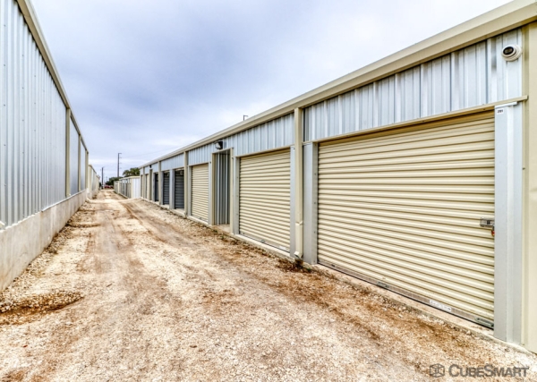 Facility photo: //images.sparefoot.com/medium/241660695cdbdd4819c.jpg