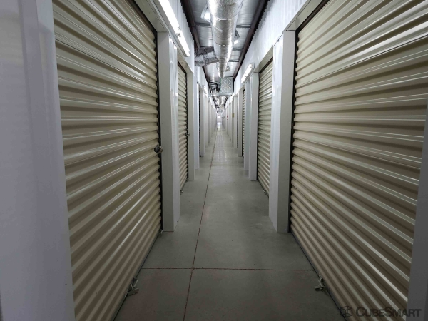 Facility photo: //images.sparefoot.com/medium/241661689493b1ed43c.jpg
