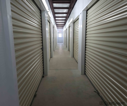 Facility photo: //images.sparefoot.com/medium/241661689493b52983d.jpg