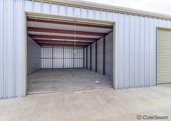 Facility photo: //images.sparefoot.com/medium/241661695f8d9d41593.jpg