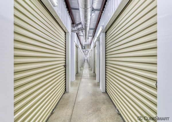 Facility photo: //images.sparefoot.com/medium/24166169e0af89bdbb9.jpg