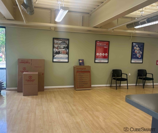 Facility photo: //images.sparefoot.com/medium/2416626972084523fb4.jpg