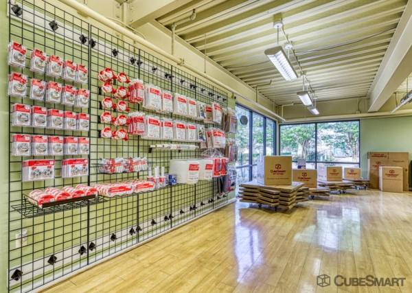 Facility photo: //images.sparefoot.com/medium/24166269e9d2fc93f0d.jpg