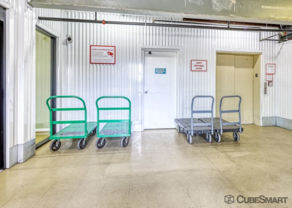 Facility photo: //images.sparefoot.com/medium/24166269f5c819593e5.jpg