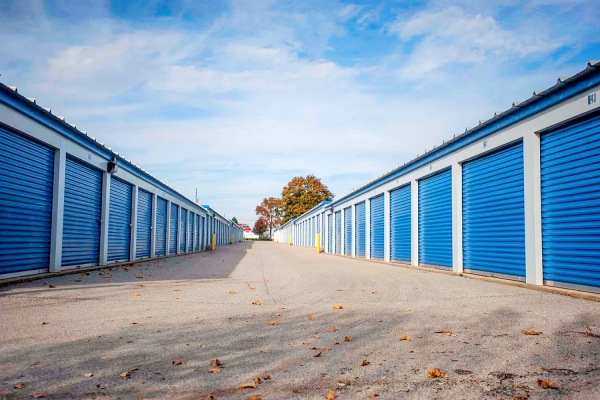 Facility photo: //images.sparefoot.com/medium/24166868b7eba7bdeba.jpg