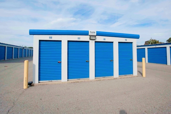 Facility photo: //images.sparefoot.com/medium/24166868b7eba8d8375.jpg