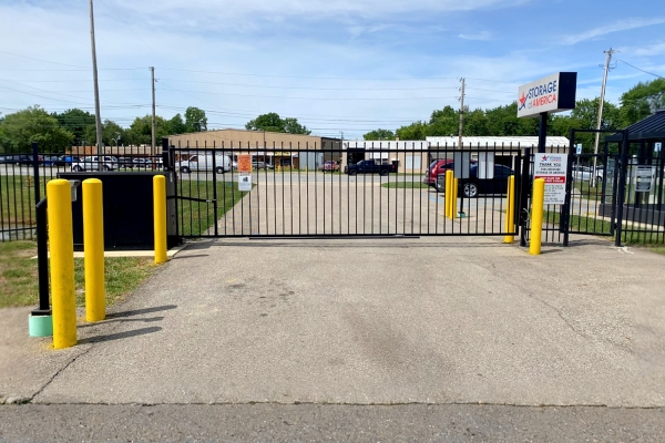 Facility photo: //images.sparefoot.com/medium/24167268b806b53380a.jpg
