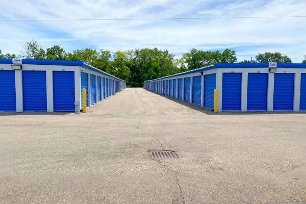 Facility photo: //images.sparefoot.com/medium/24167268b806b9808d2.jpg