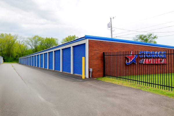 Facility photo: //images.sparefoot.com/medium/24167268b806ba8df4a.jpg