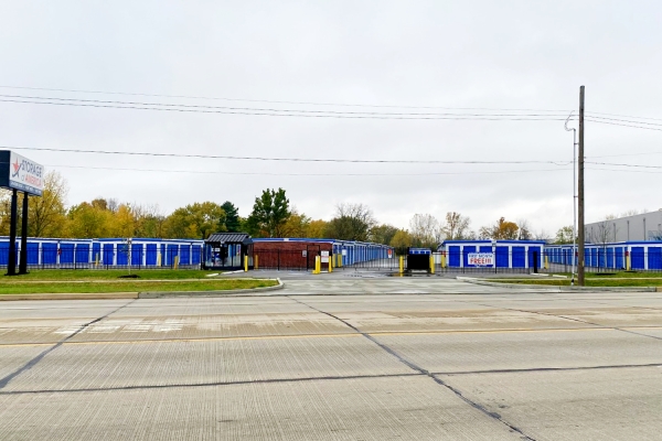 Facility photo: //images.sparefoot.com/medium/24167368b80c074e67b.jpg