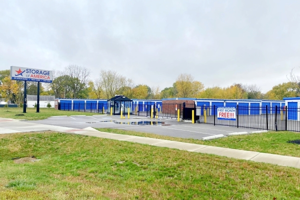 Facility photo: //images.sparefoot.com/medium/24167368b855a63e2a3.jpg