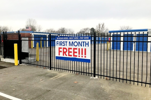 Facility photo: //images.sparefoot.com/medium/24167368b882d8922af.jpg